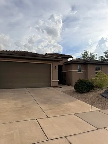 2540 E Desert Cliff Dr — Photo 2