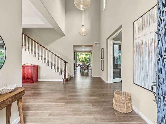 3rd image of 817 Dolphin Cir