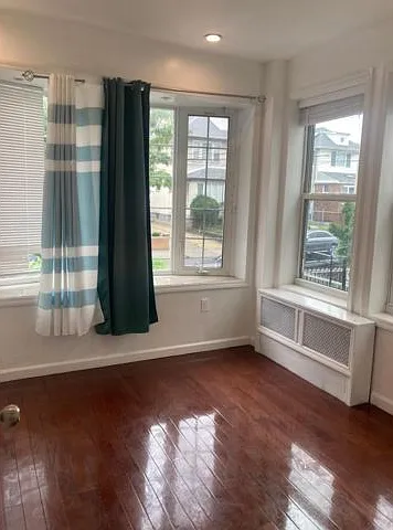 4 bed, 1.0 bath, $3,300 — Photo 2