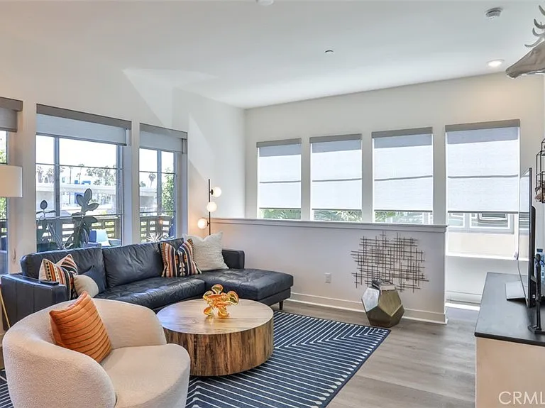 1207 Doheny Way — Photo 8