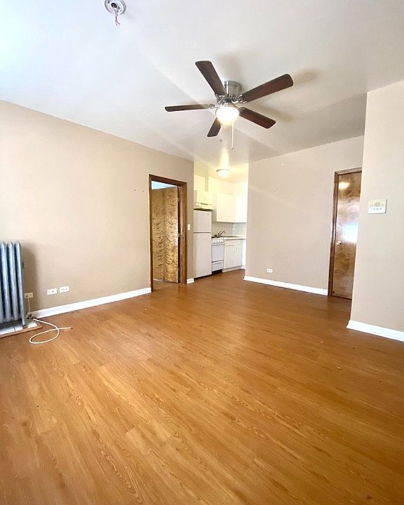 2nd image of 4241 N Kenmore Ave Unit 211