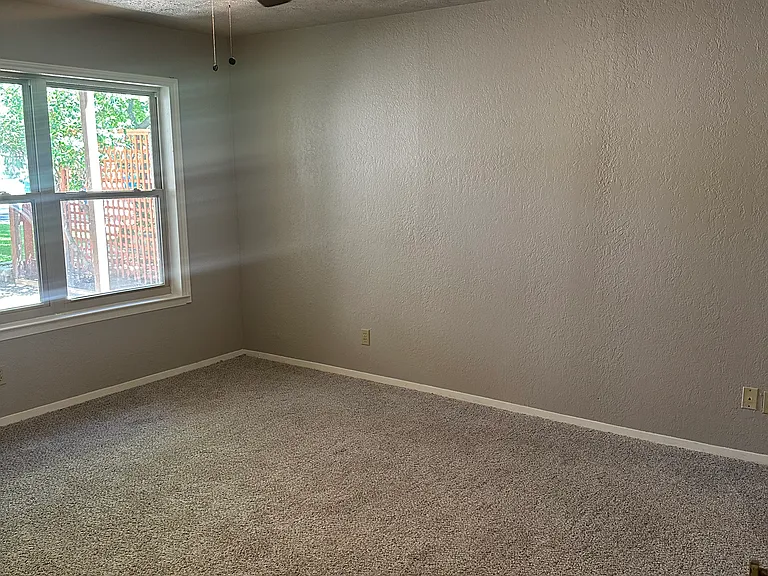 528 Sand Bend Dr — Photo 10