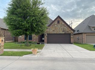 400 Spring Run Dr, Decatur, TX 76234
