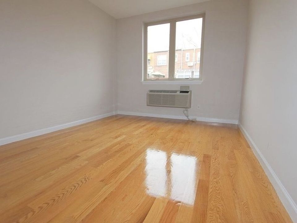 2nd image of 2517 Voorhies Ave APT 107