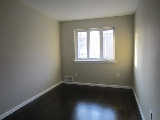 3 bed, 1000 sqft, $3,700 — Photo 3