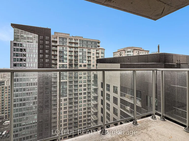 180 George St #2007 — Photo 19