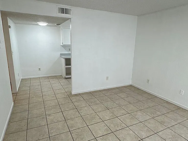 716 Espee St — Photo 1