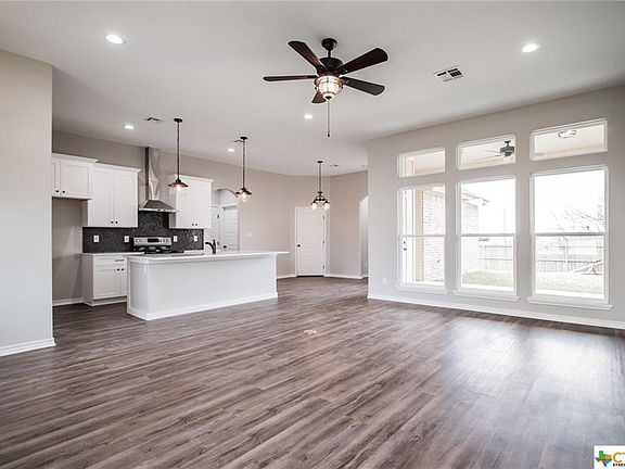5th image of 207 Amberglow Ct