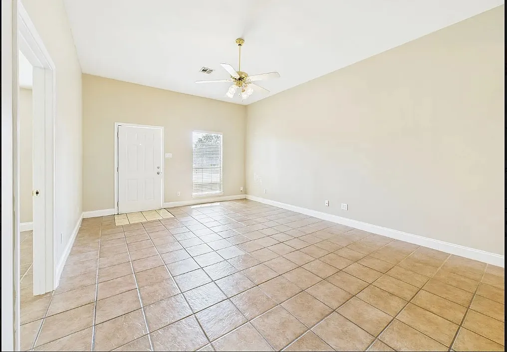 2 bed, 1025 sqft, $1,100 — Photo 2