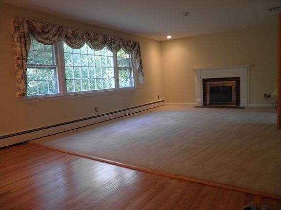 Bright & open Living Room w/fireplace