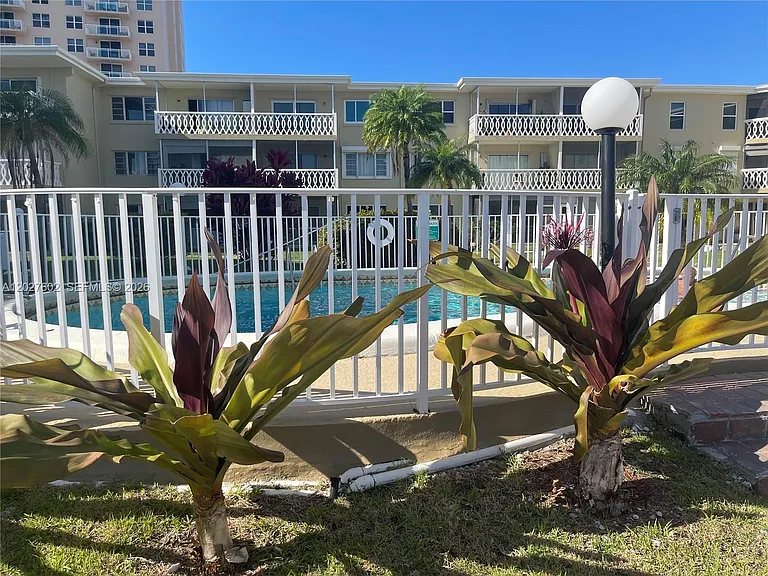 450 Golden Isles Dr #1H — Photo 9