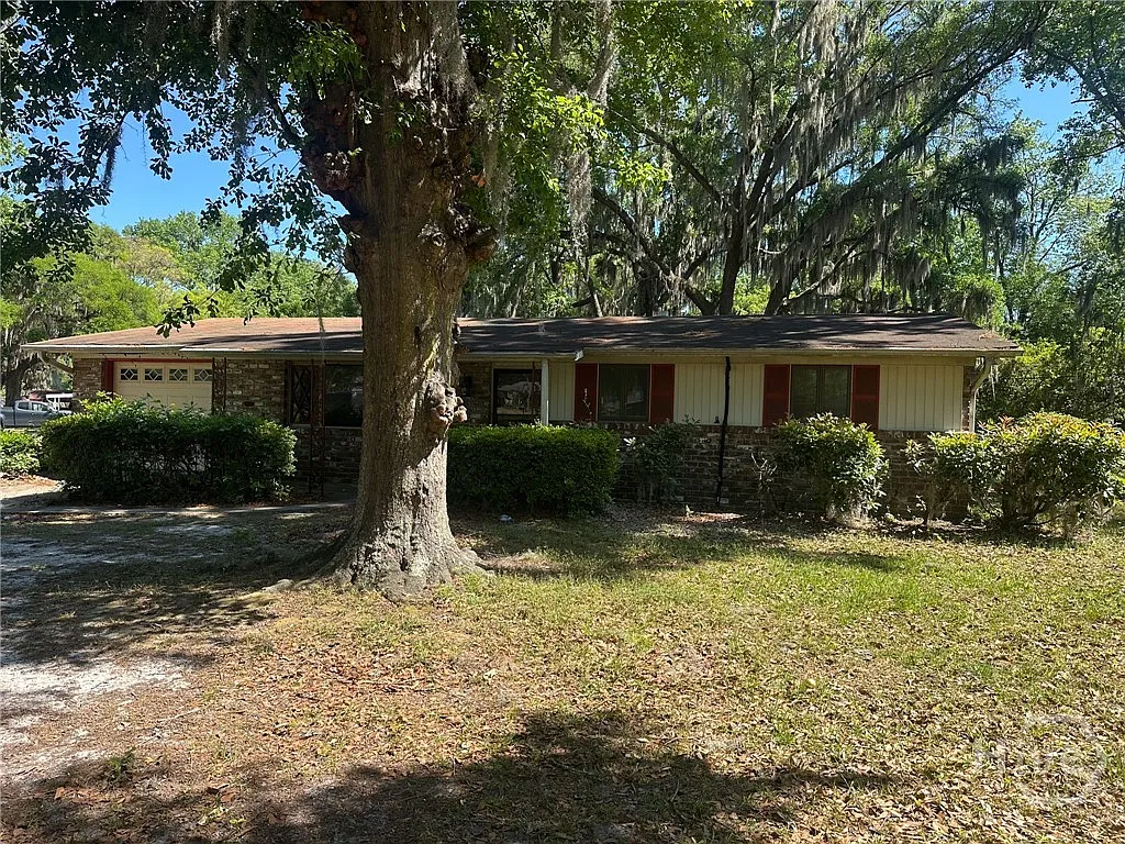 3 bed, 2.0 bath, 1620 sqft, $2,050 — Photo 2