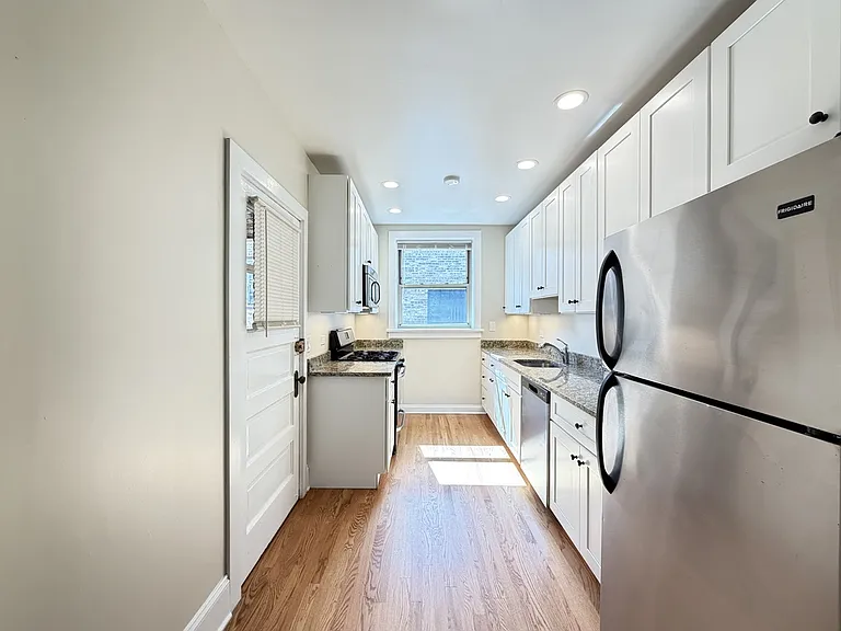 914 Crain St #N3-B — Photo 2