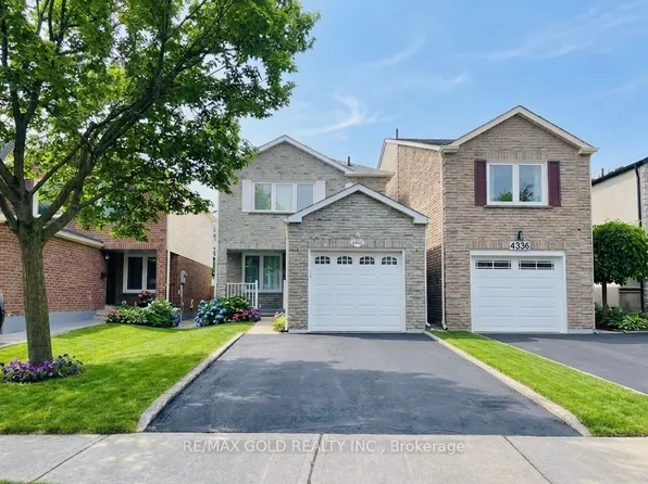 4334 Lee Dr, Mississauga, ON L4W 4A8