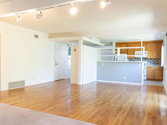 2nd image of 13818 Burbank Blvd APT A