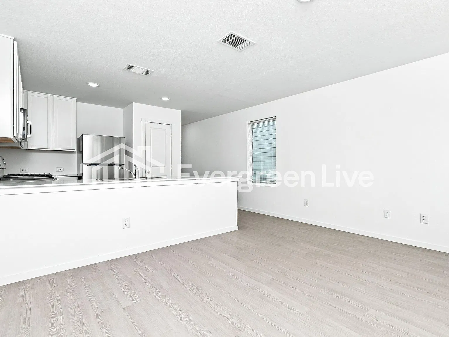 3 bed, 2.5 bath, 1189 sqft, $1,230 — Photo 3