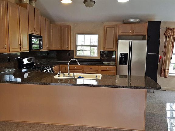 4th image of 1215 Joann Dr