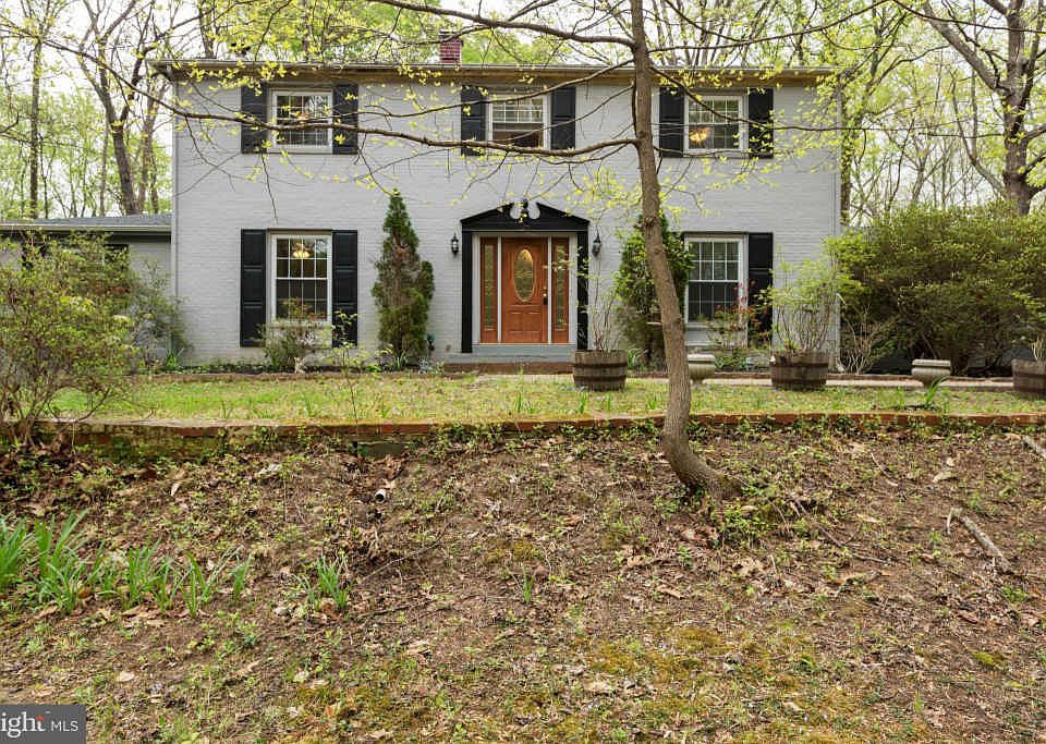 1st image of 8403 Briarmont Ln
