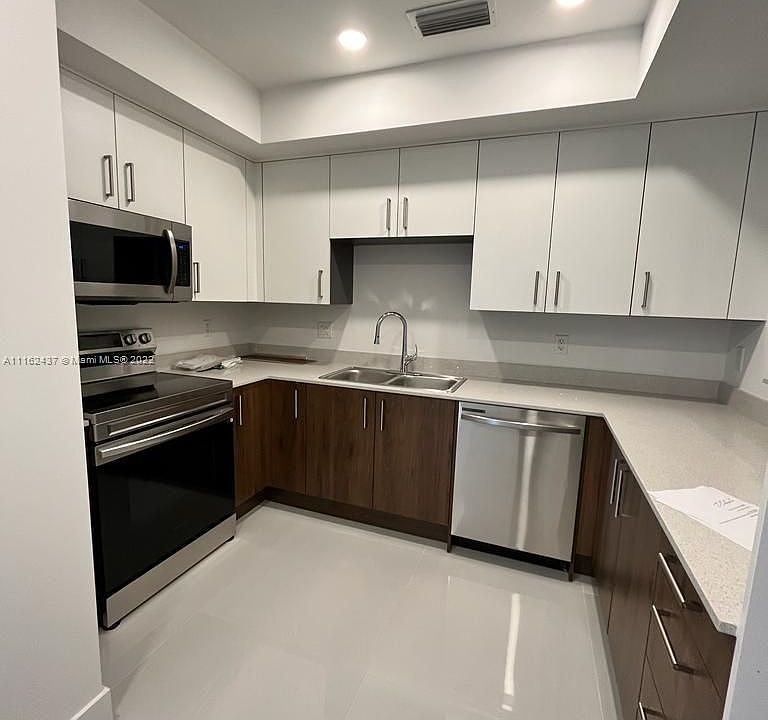 1st image of 10950 NW 82nd St #321