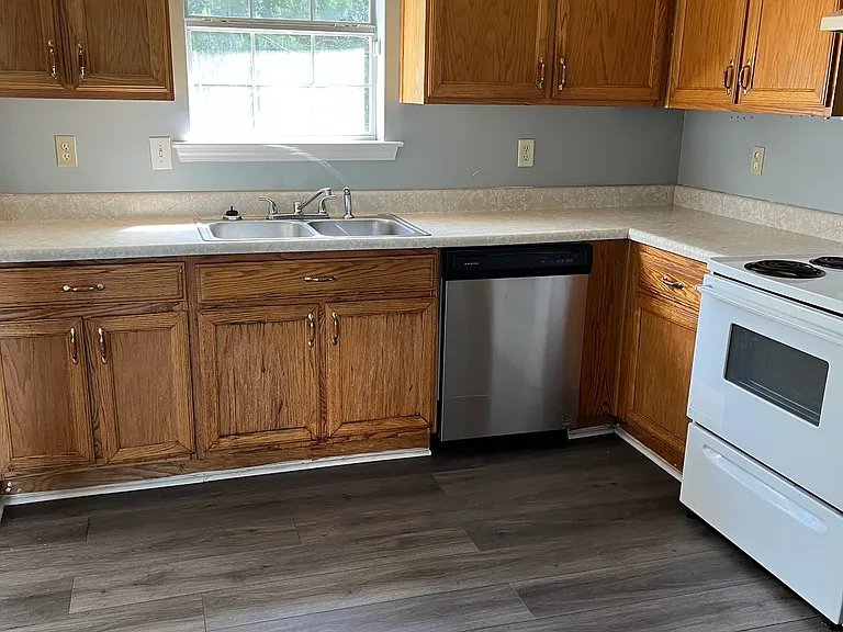 506 Rosewood Cir — Photo 13