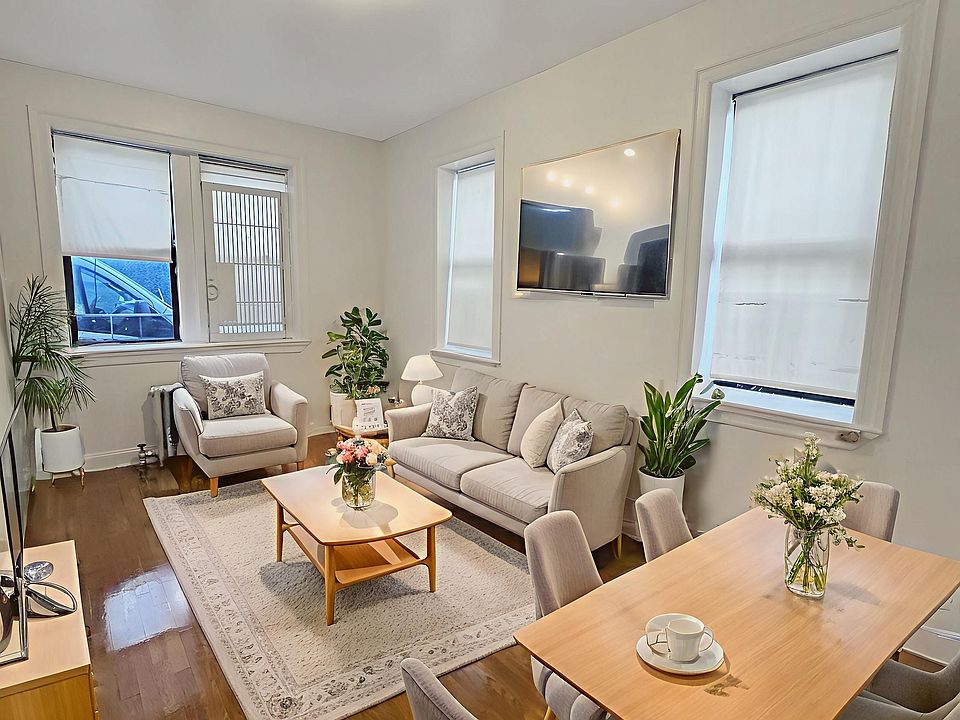 LIVING ROOM (STAGED)