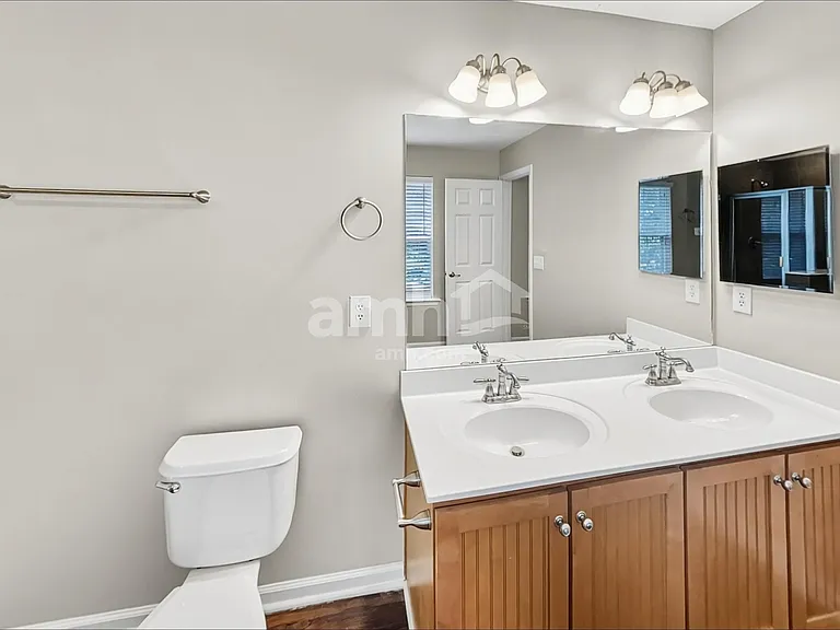 406 Howell Xing — Photo 15