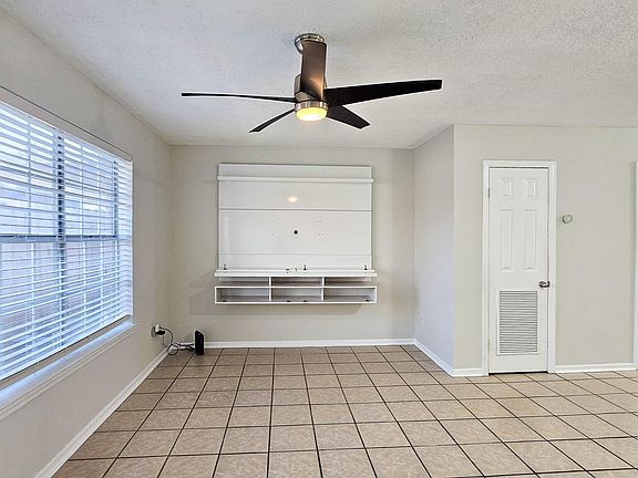 4th image of 1019 Magenta Rd #205D