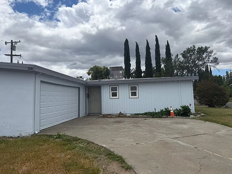 1615 Kentucky St — Photo 1
