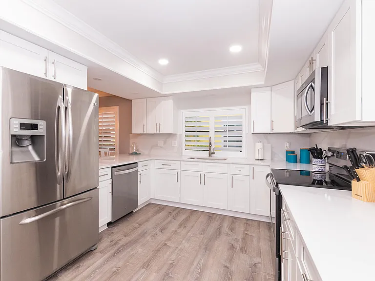 4041 NE Breakwater Dr — Photo 17