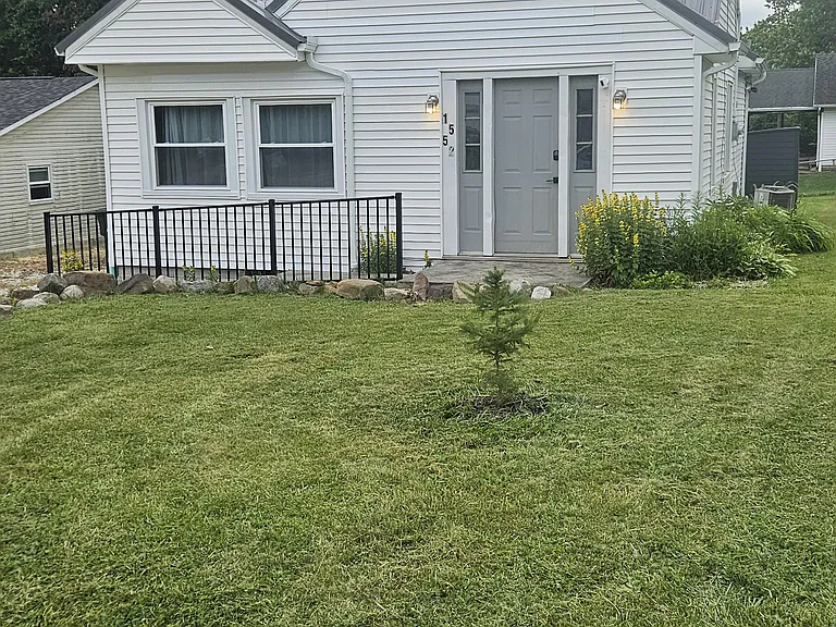 1552 Jefferson Ave — Photo 2