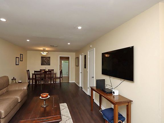 2nd image of 601 S Albany Ave APT 5