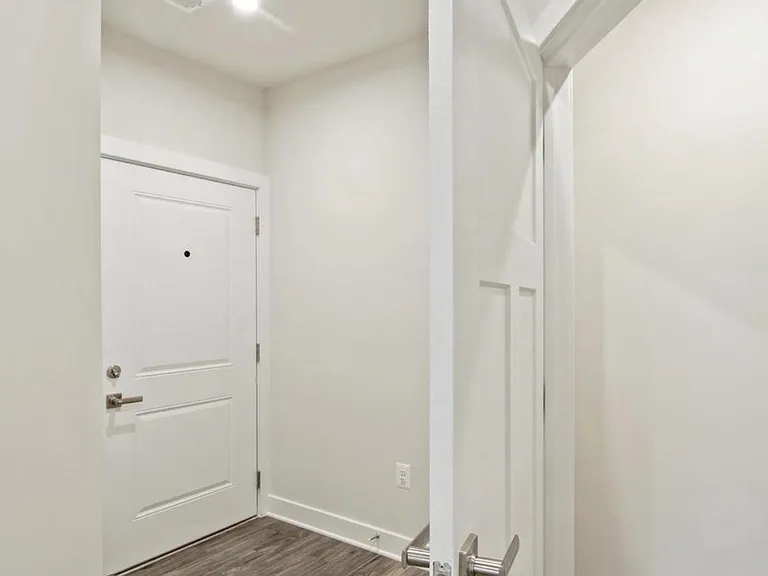 10010 Ruffian Way #R — Photo 3