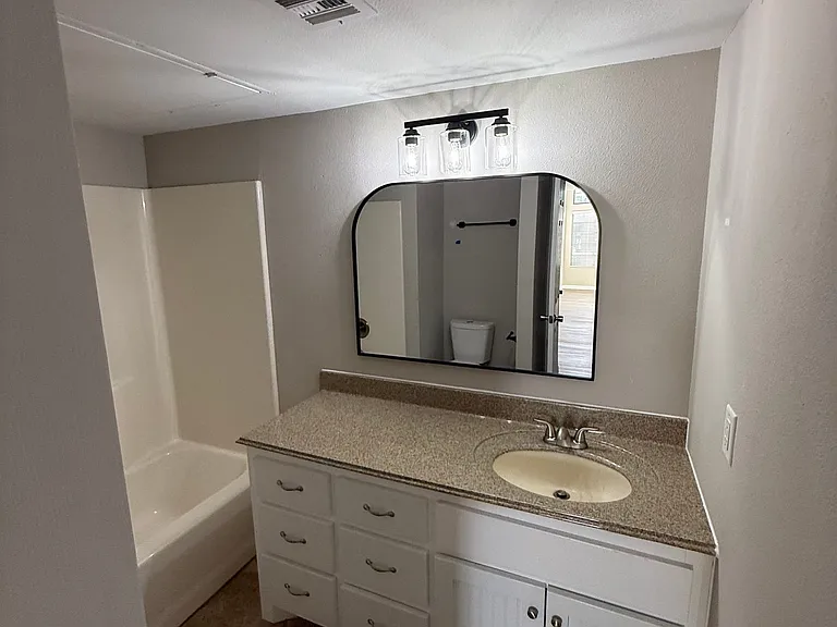 Silver Sands Apartments — Photo 4