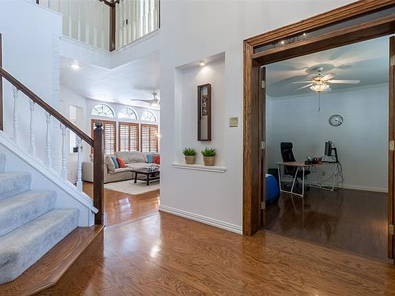 4th image of 213 Whispering Hills Dr