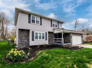 54 Mapleleaf Dr, Williamsville, NY 14221