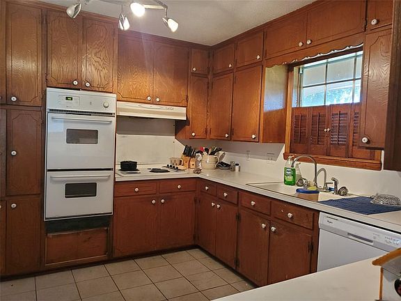 4th image of 1535 College St