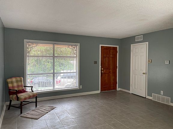 4th image of 3491 Hallbrook St