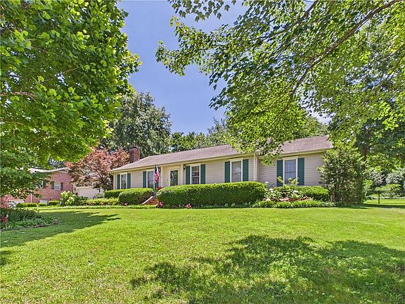 2nd image of 1616 Windsor Dr