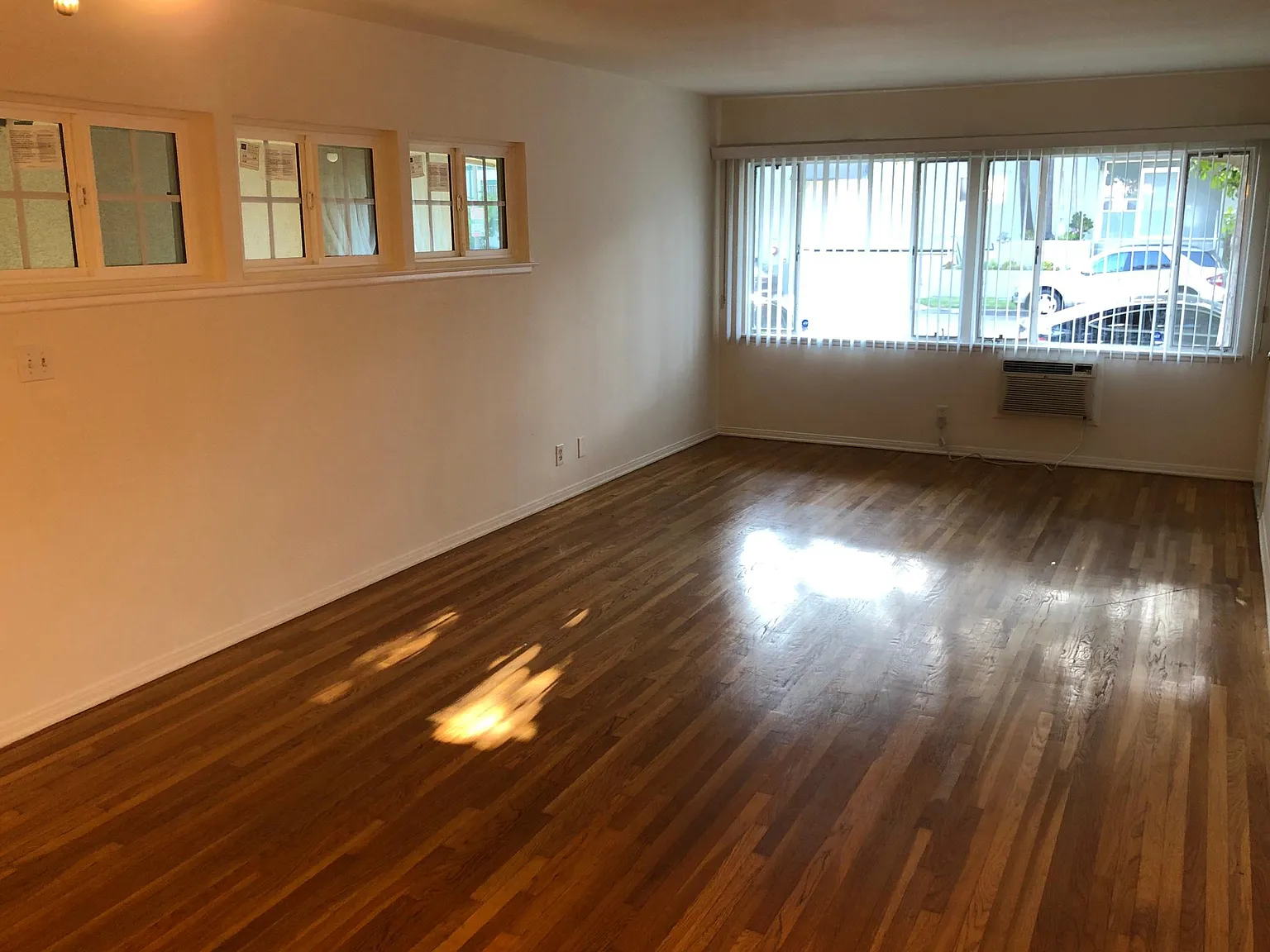 260 S Doheny Dr — Photo 1