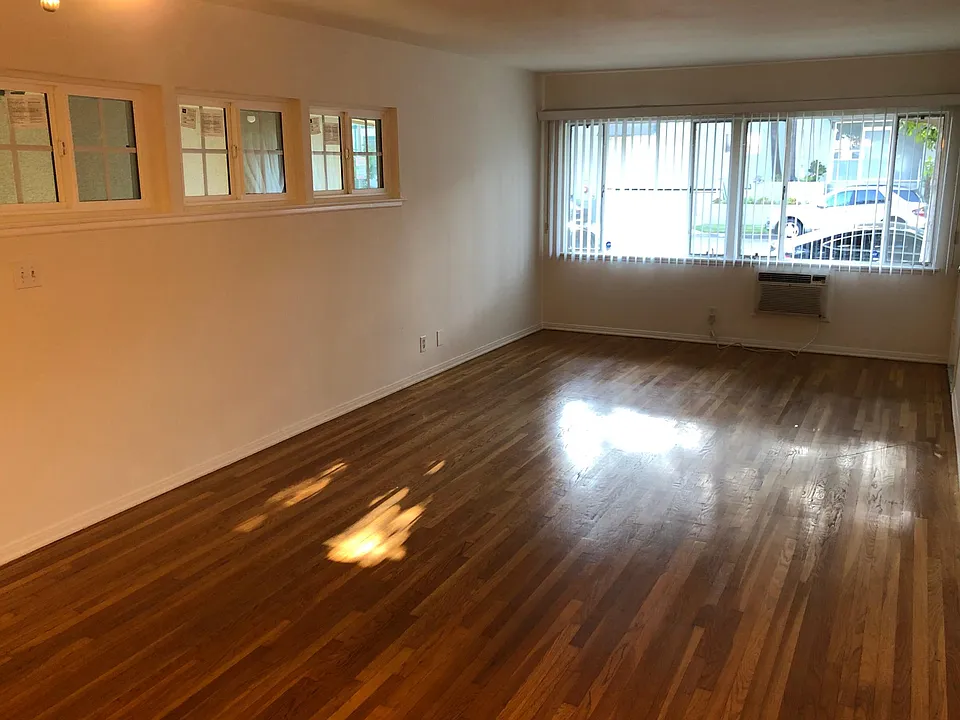 260 S Doheny Dr #2