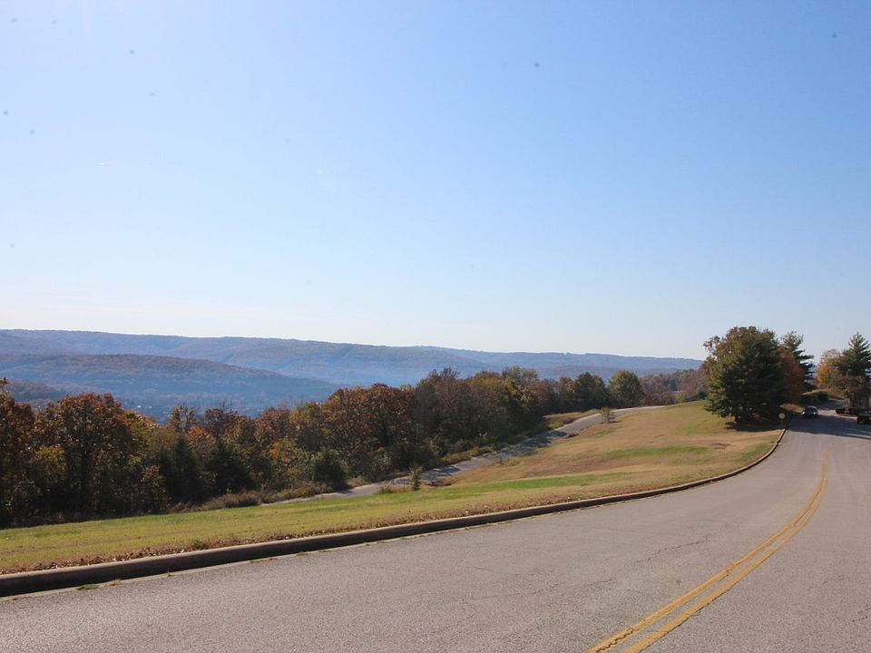 1st image of Emerald Pointe Dr