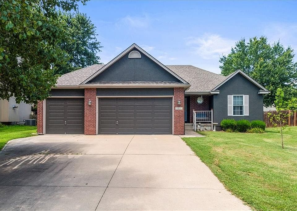 1st image of 1307 SE Scenic Dr