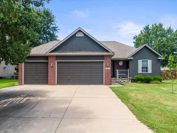 1307 SE Scenic Dr, Blue Springs, MO 64014