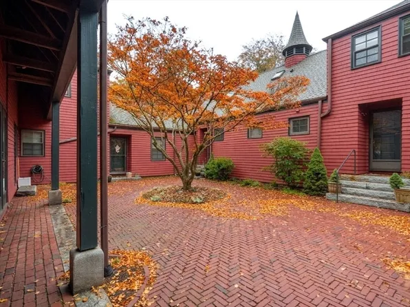 76 Ober Rd #76, Newton Center, MA 02459