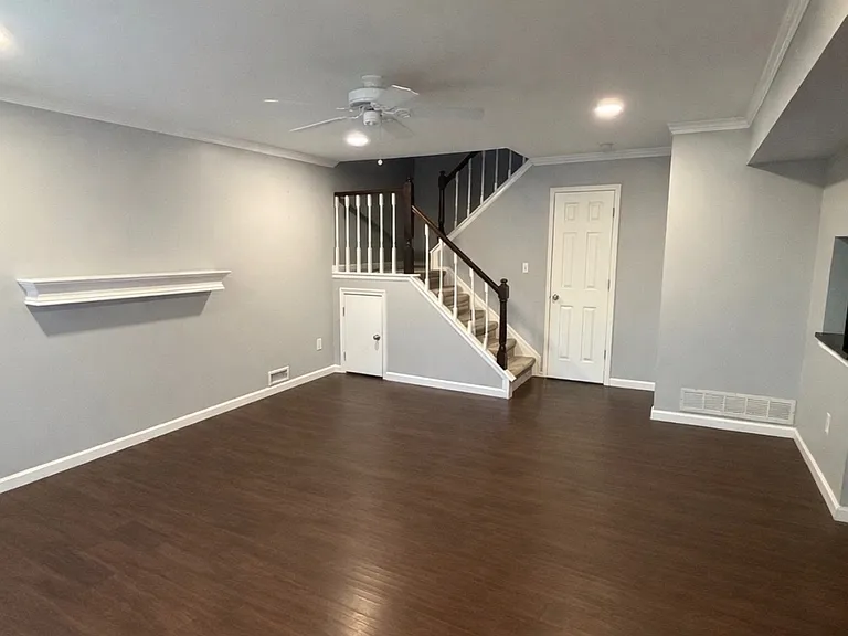 20 Almond Dr #20 — Photo 1