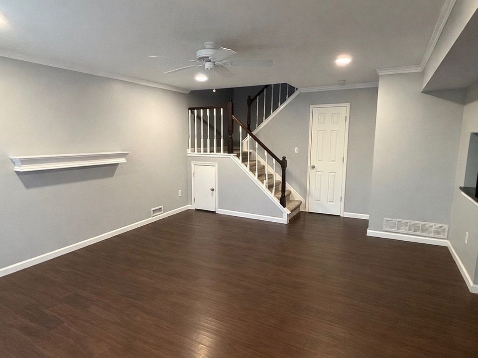 1st image of 20 Almond Dr #20