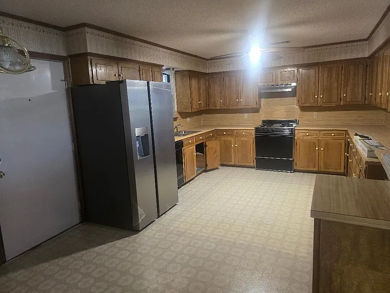 1483 S Waco St — Photo 7