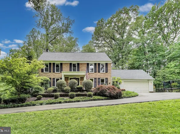 12209 Rowan Tree Dr, Fairfax, VA 22030