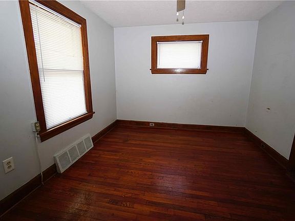 4th image of 10801 Dove Ave