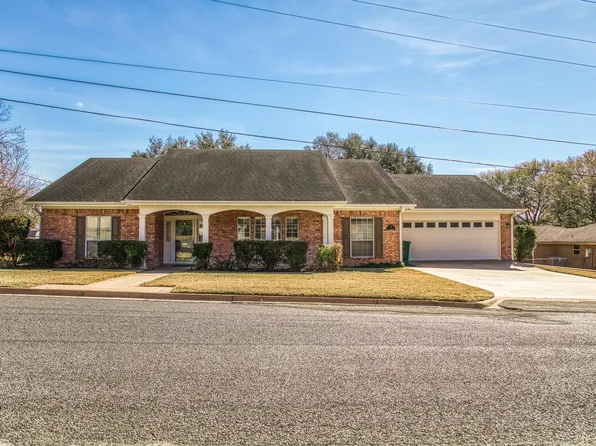 159 Charles St, La Grange, TX 78945